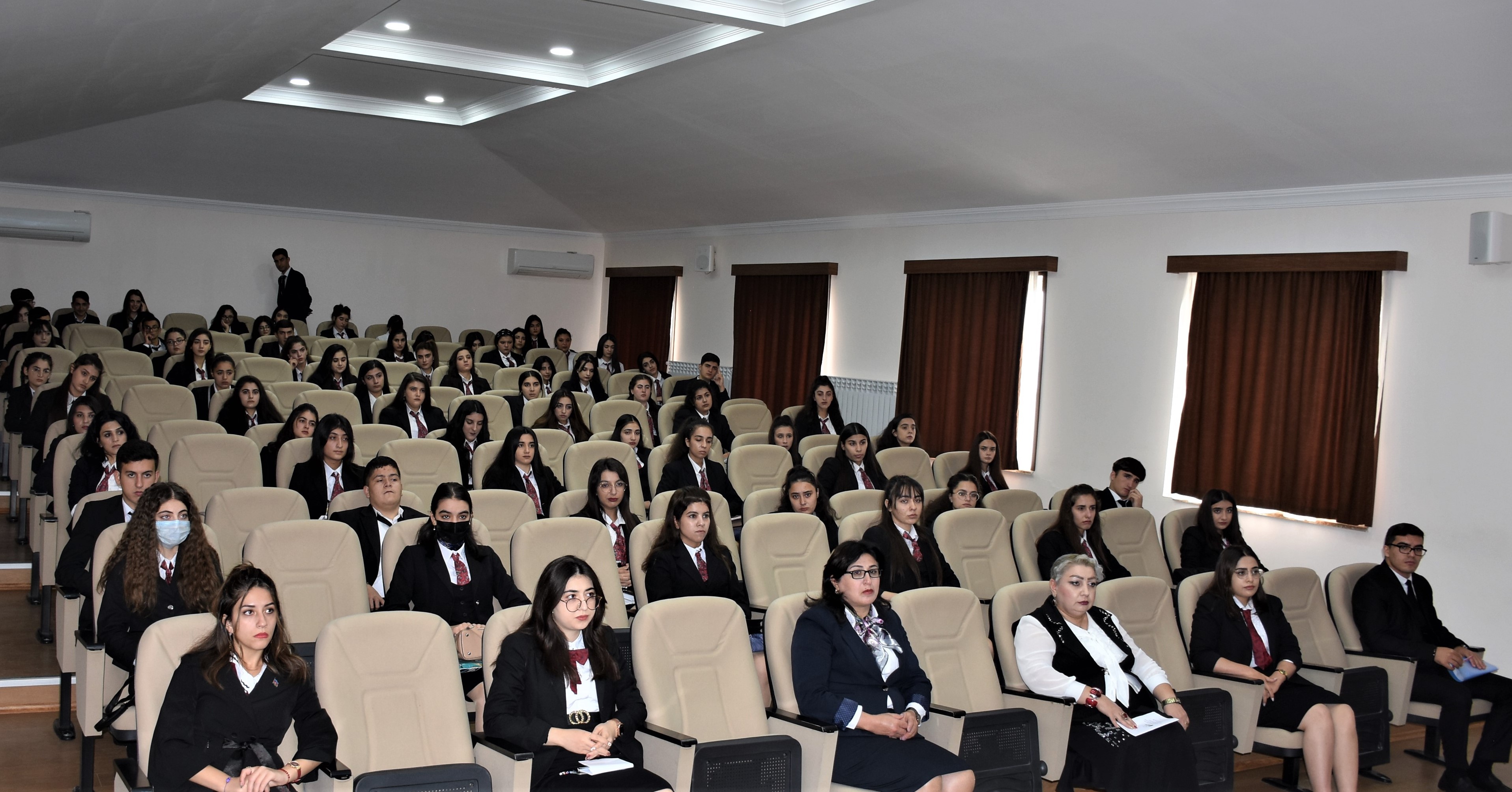 I kurs tələbələri üçün startap layihələrinin hazırlanması ilə bağlı maarifləndirici seminar